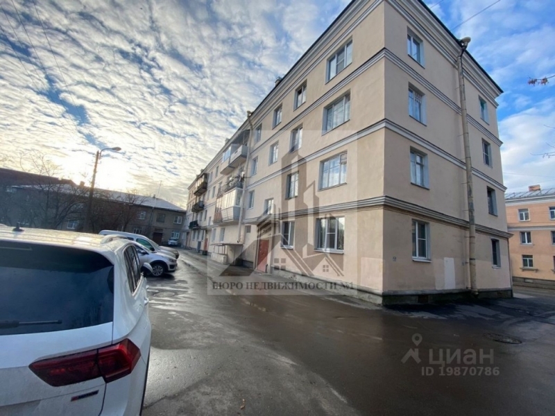 Продается трешка в хорошем районе.