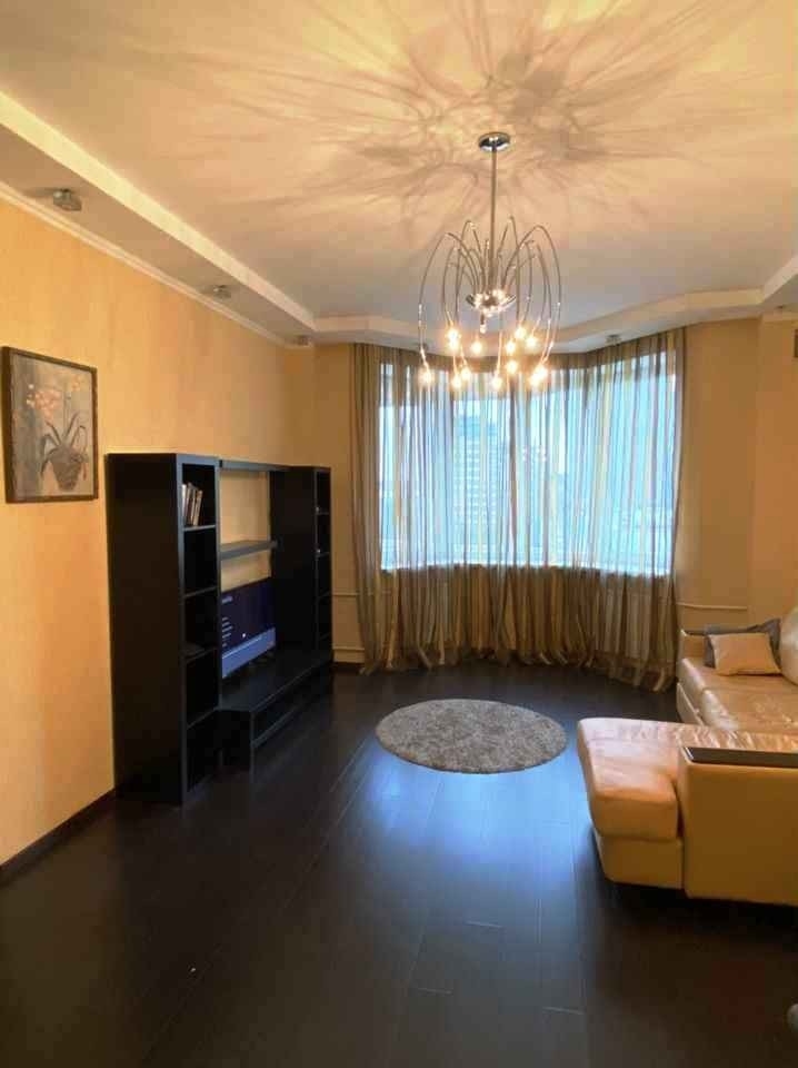 Продам двушку в хорошем районе.