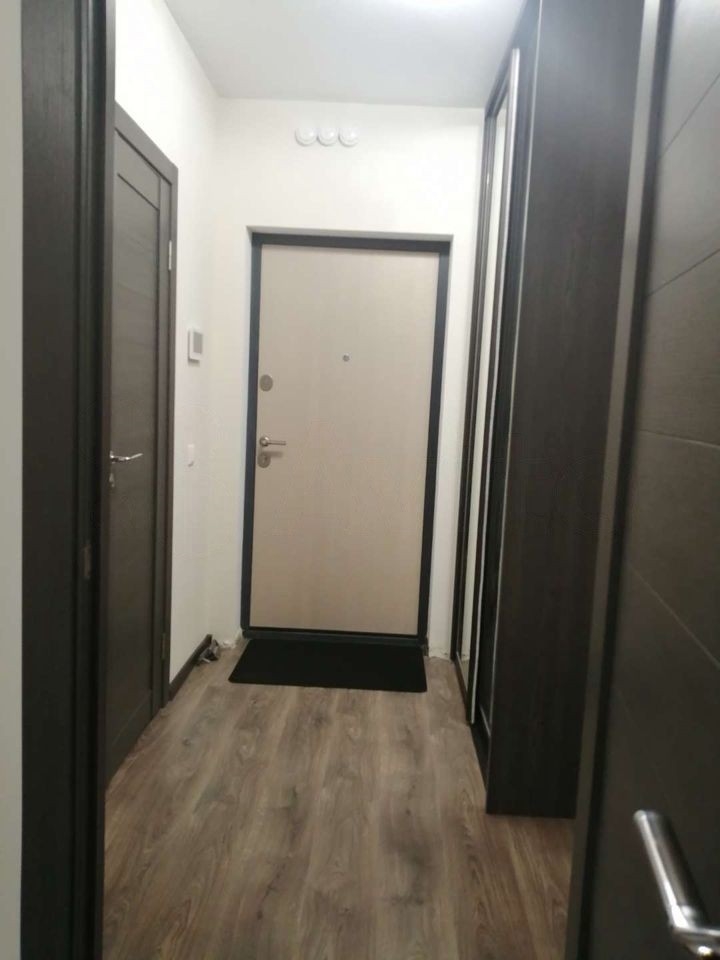 Продается 2-к квартира в прекрасном благоустроенном районе.
