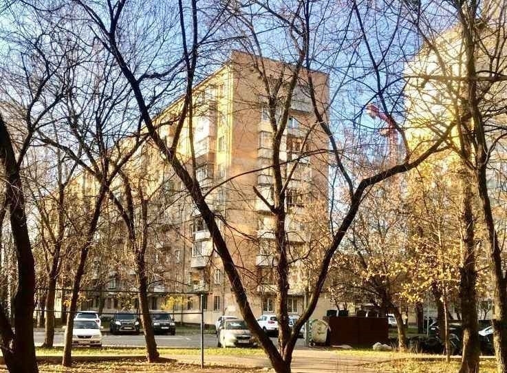 Продается 2-комнатная квартира в хорошем районе.