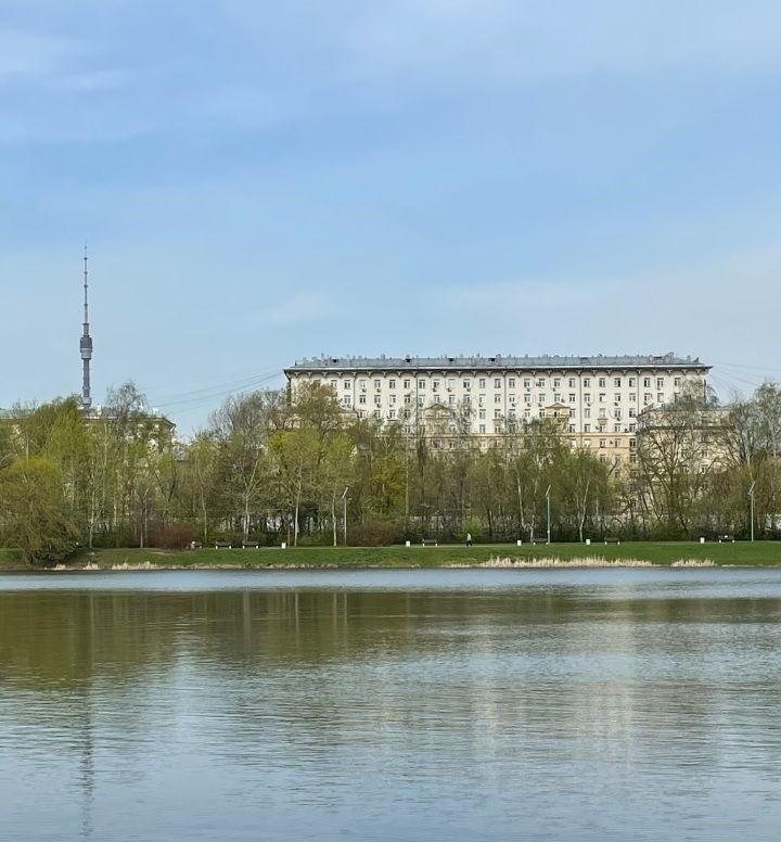Продается 2-комнатная квартира в хорошем благоустроенном районе.