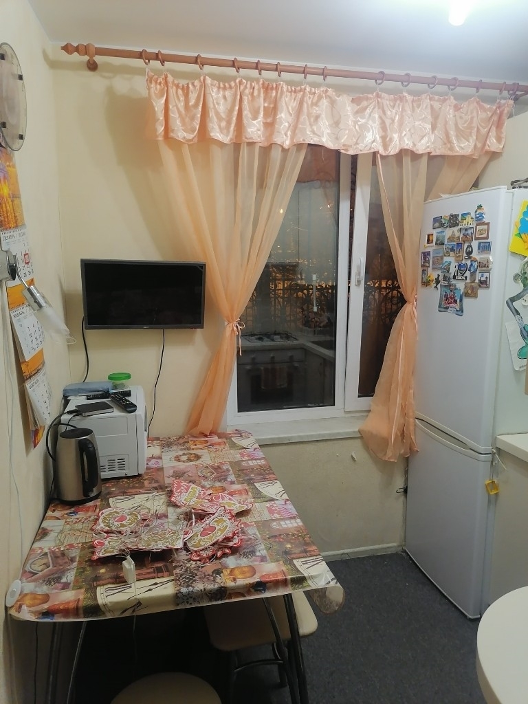Продам двушку в хорошем районе.