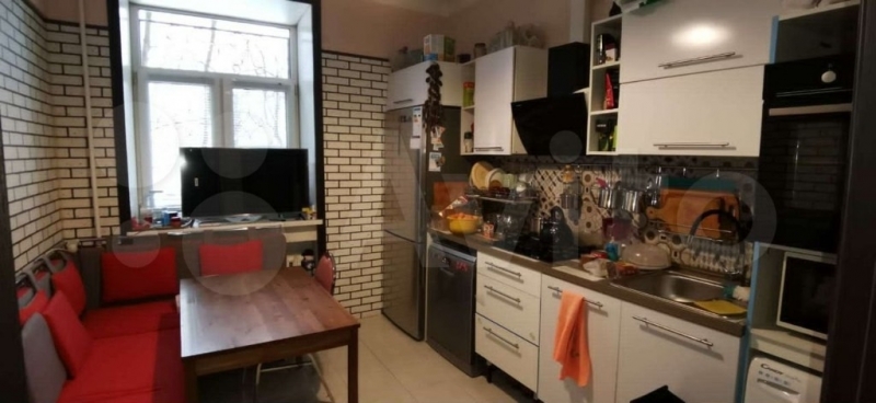 Продается 1-к квартира в тихом районе.