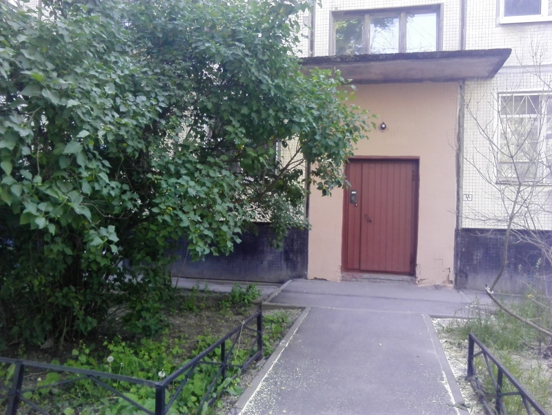 Продается 3-комнатная квартира в хорошем районе.