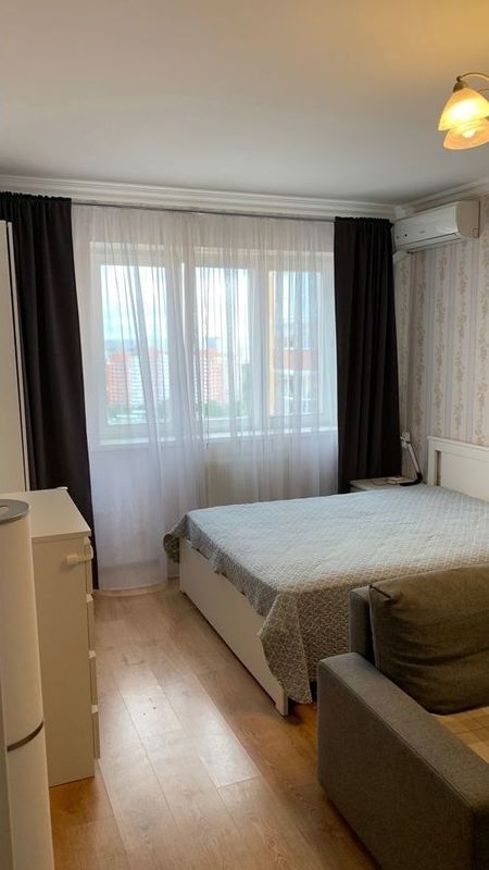 Сдатся уютная однокомнатная квартира в хорошем состоянии в монолитном доме.