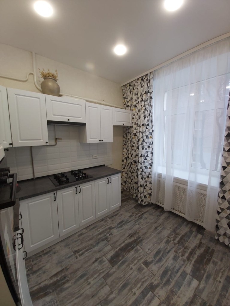 Продам 2-комнатную квартиру в развитом районе по доступной цене.