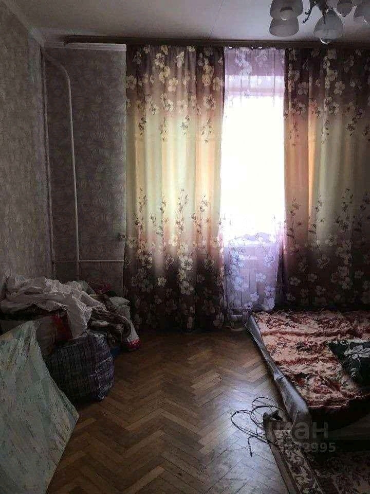 В квартире Продается комната.