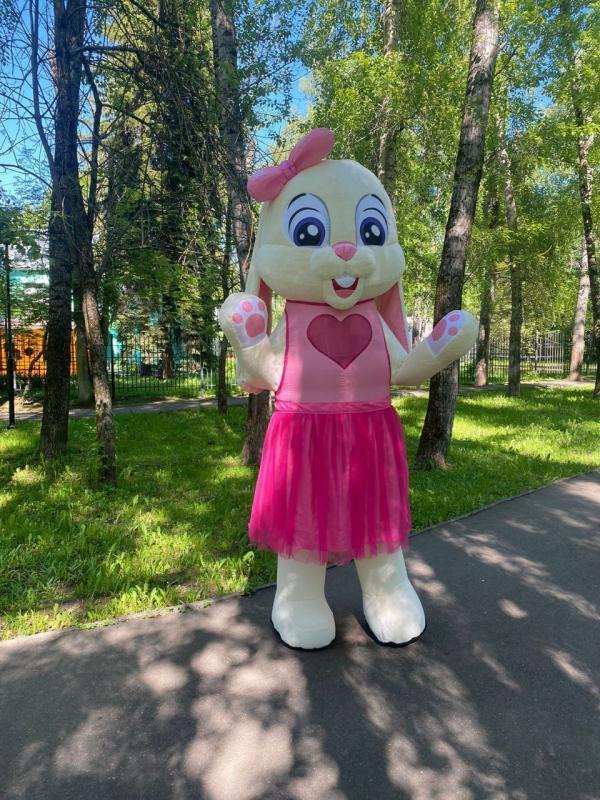 Ростовая кукла 2.5 м Зайка Лаки подарит всем радость. Воскресенск