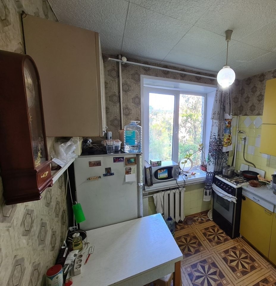 Продам двушку в хорошем районе.