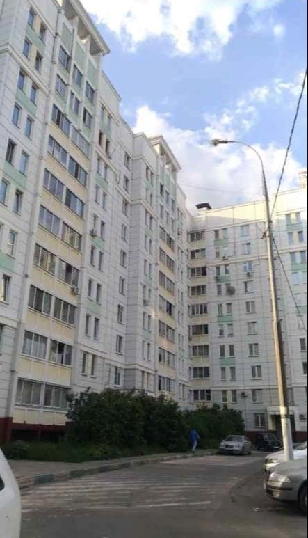 Продается 2-к квартира в прекрасном благоустроенном районе.