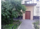 Продается 3-комнатная квартира в хорошем районе.
